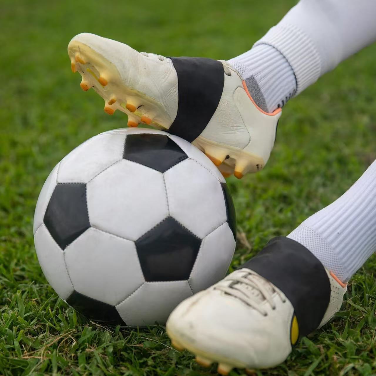 1Pair Football Soccer Lace Ban - مراجعة Silicone Sport Band وسعره