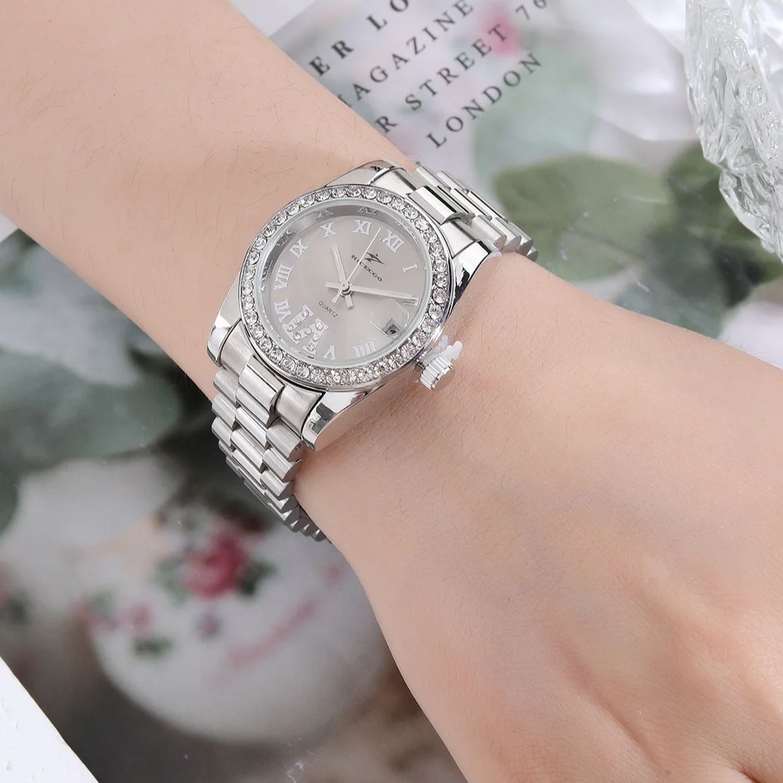 A ladies' quartz watch with al - مراجعة Watch Bezel Insert وسعره