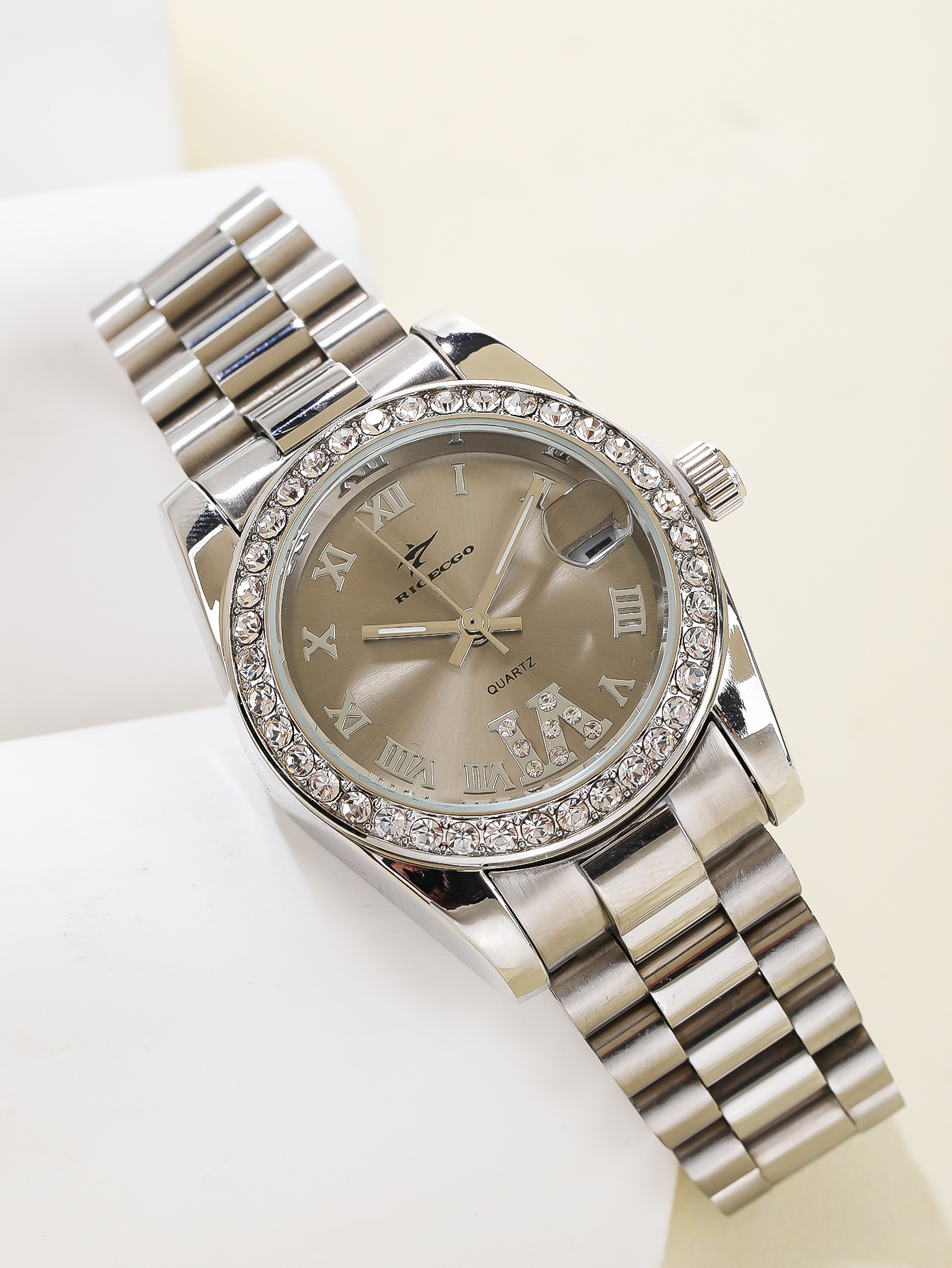 A ladies' quartz watch with al - مراجعة Watch Bezel Insert وسعره